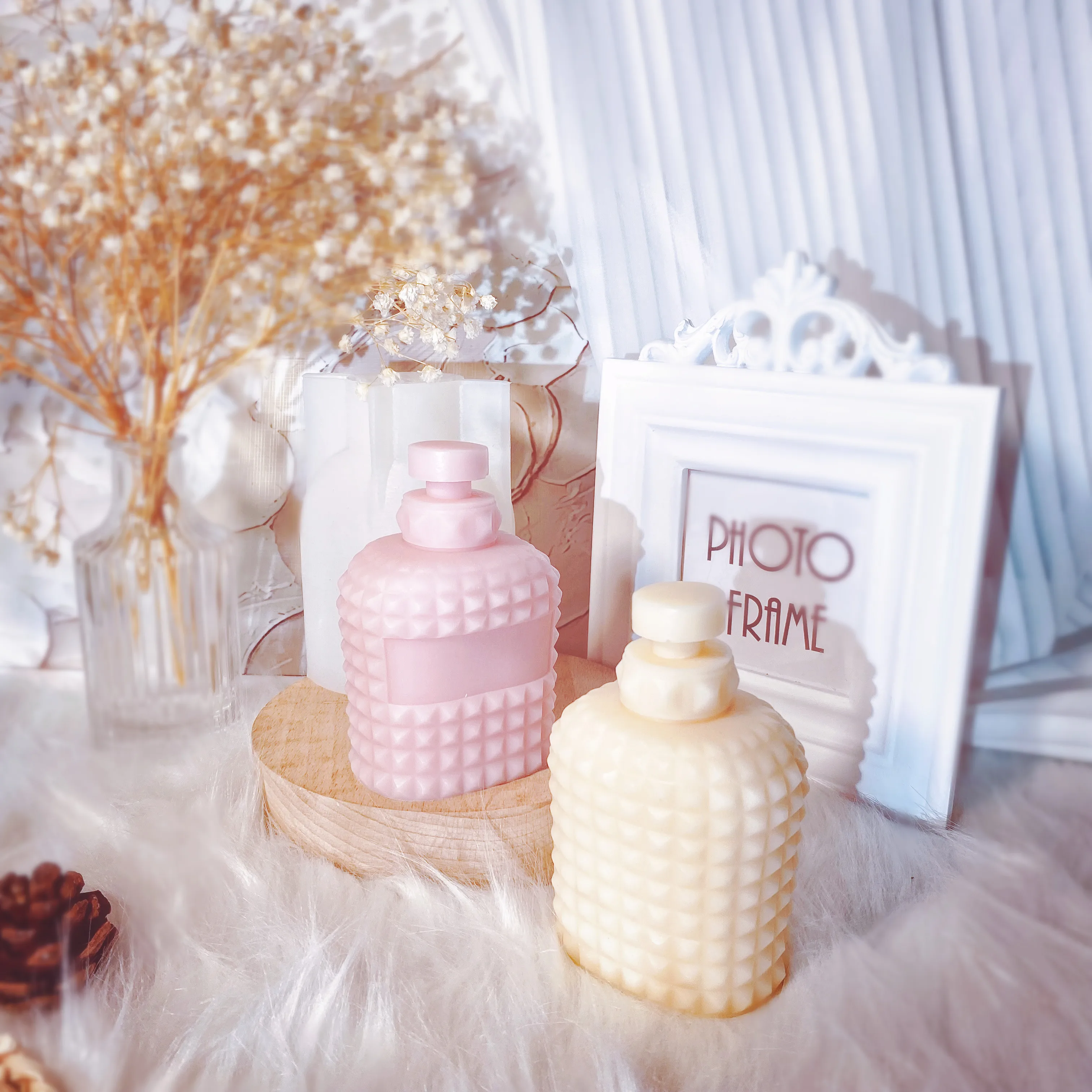

Retro Perfume Bottle Silicone Candle Mold Handwork DIY Crafts For Making Wax Aromatherapy Resin Mould Home Desktop Decor