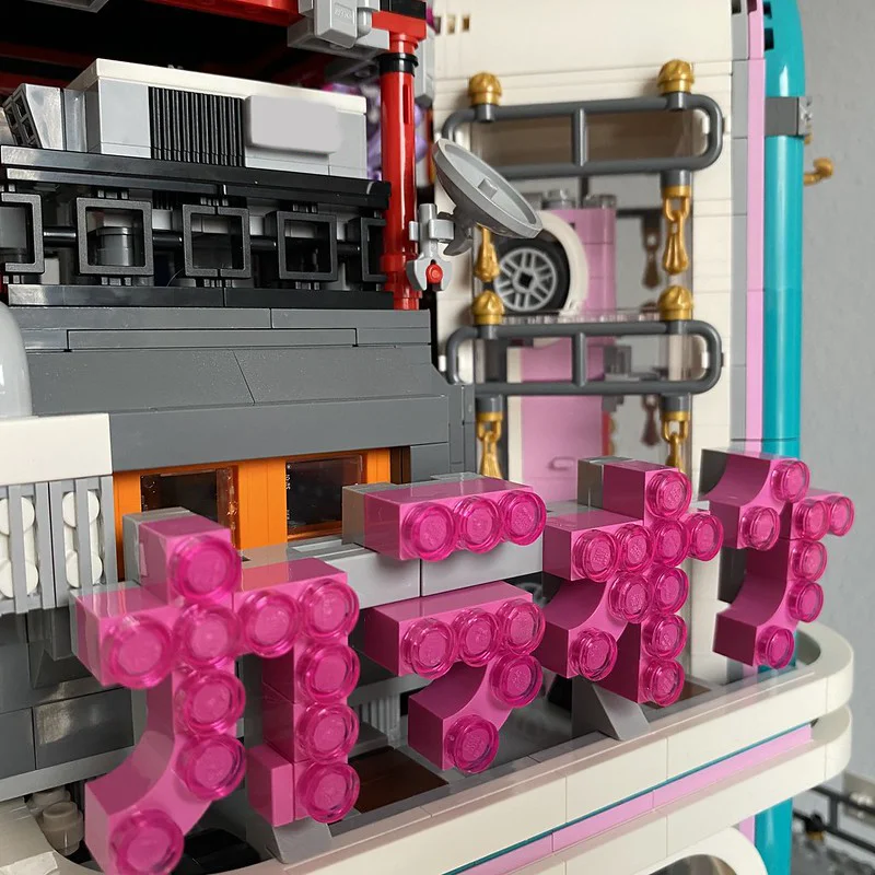 ตัวต่อ MOC 4069 ชิ้น ชุดขยายเมืองนินจา ร้านคาราโอเกะ ของเล่นตัวต่อสถาปัตยกรรม ประกอบเอง DIY ของขวัญคริสต์มาสสุดสร้างสรรค์สำหรับเด็ก