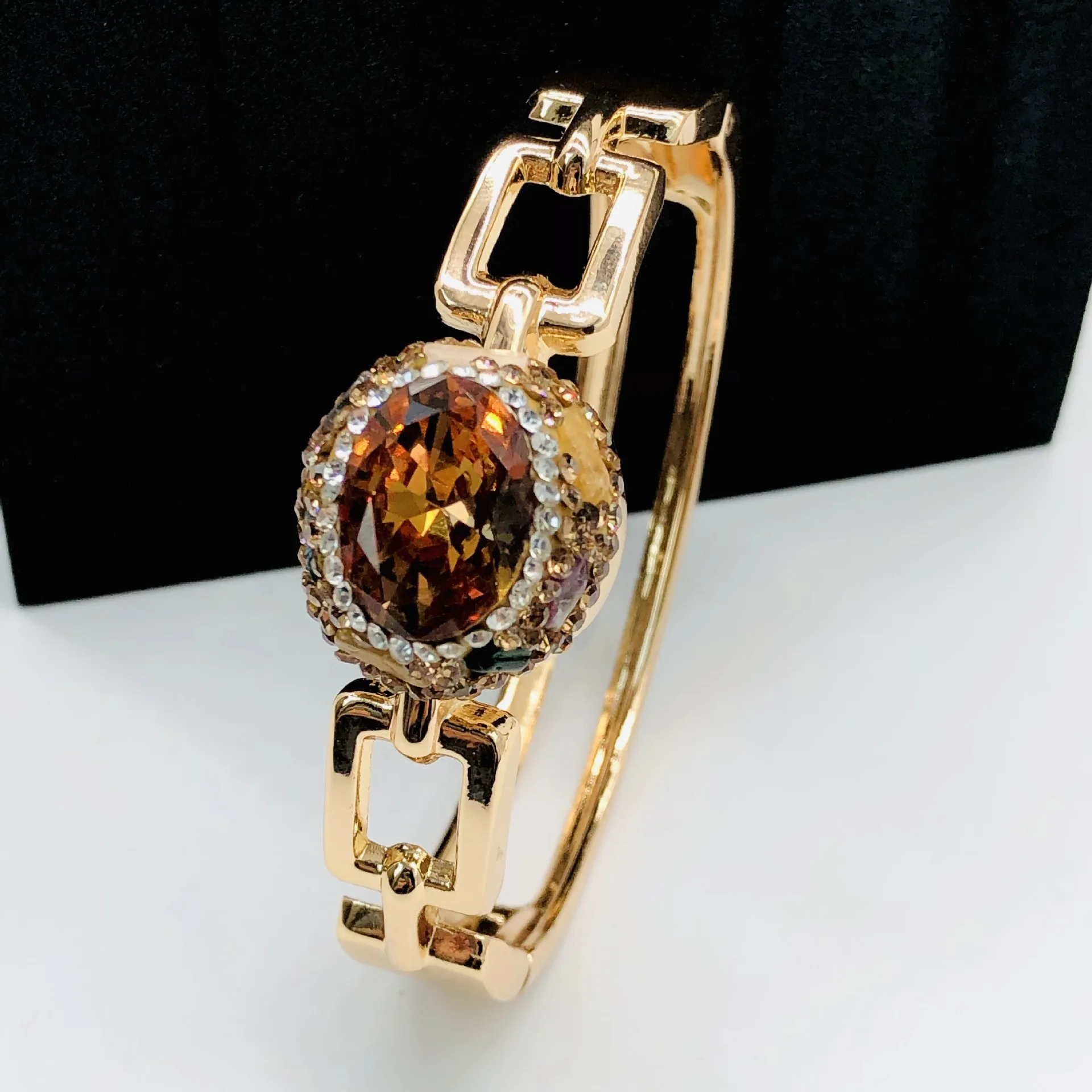 Europe and the United States popular copper plating 18K real gold light-sensitive color-changing sultan stone bracelet bracelet