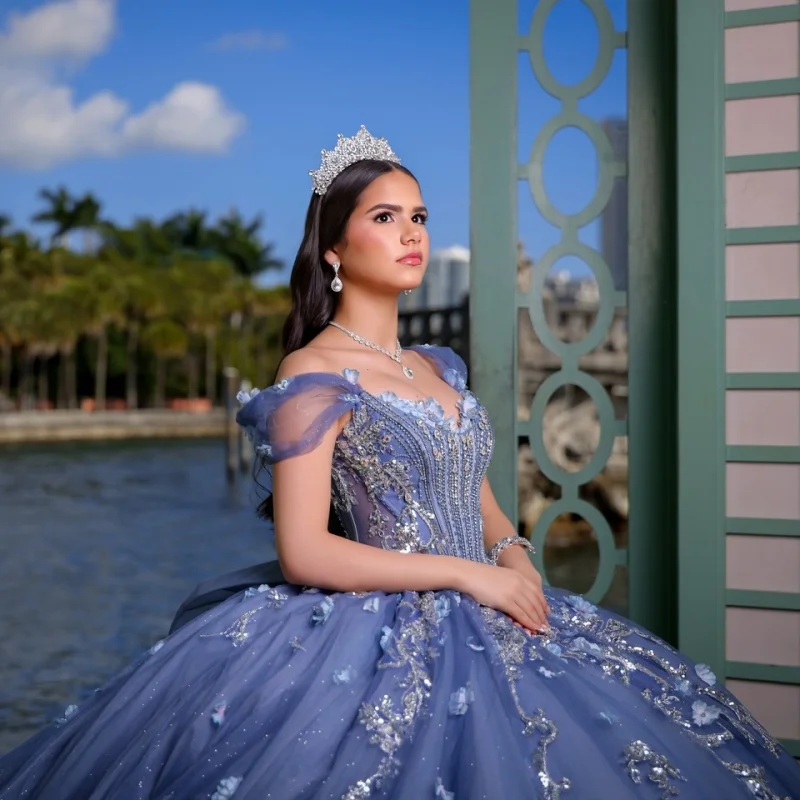 

Haze Blue Quinceanera Dresses Off the Shoulder Crystal Glitter 3D Flower Decal Long tail Bow Vestidoe 15 Quinceanera Customize