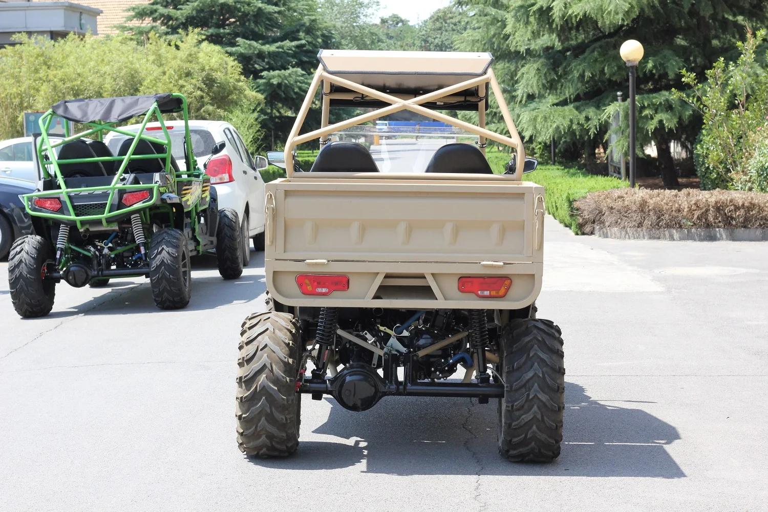 Cheap china EPA 2 seater 4 seater  farmer utility  side by sides Fx400  electric cargo box 4x4 atv/utv