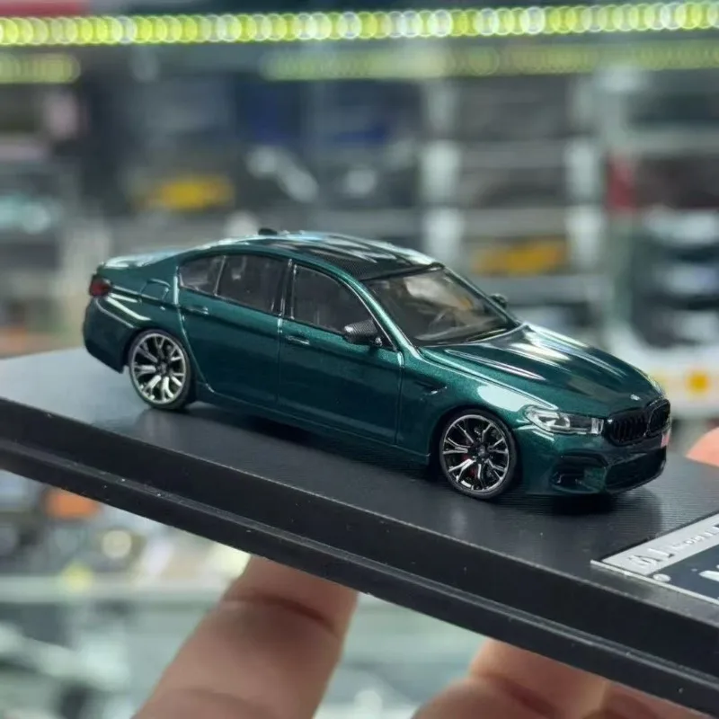 

В наличии: Коллекционная модель автомобиля BMW M5 F90 (1:64) из сплава, подарок, украшение