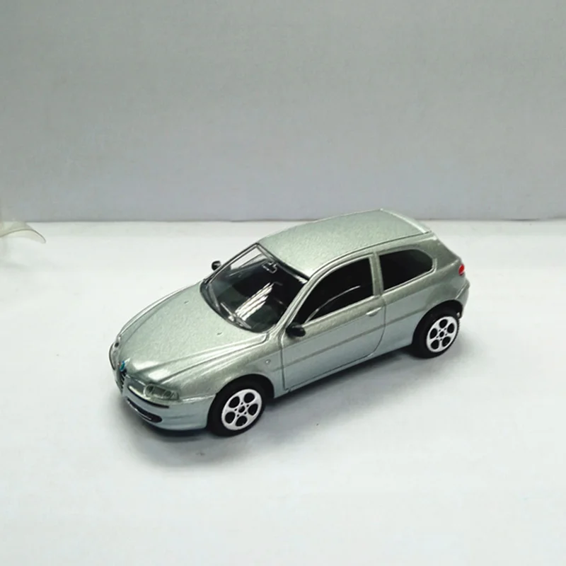 Oryginalny model Alfa Romeo Stelvio Mini z odlewu ciśnieniowego, skala 1:43, stop aluminium, symulacja klasycznego modelu, hobby i kolekcje, pamiątka, ekspozycja.