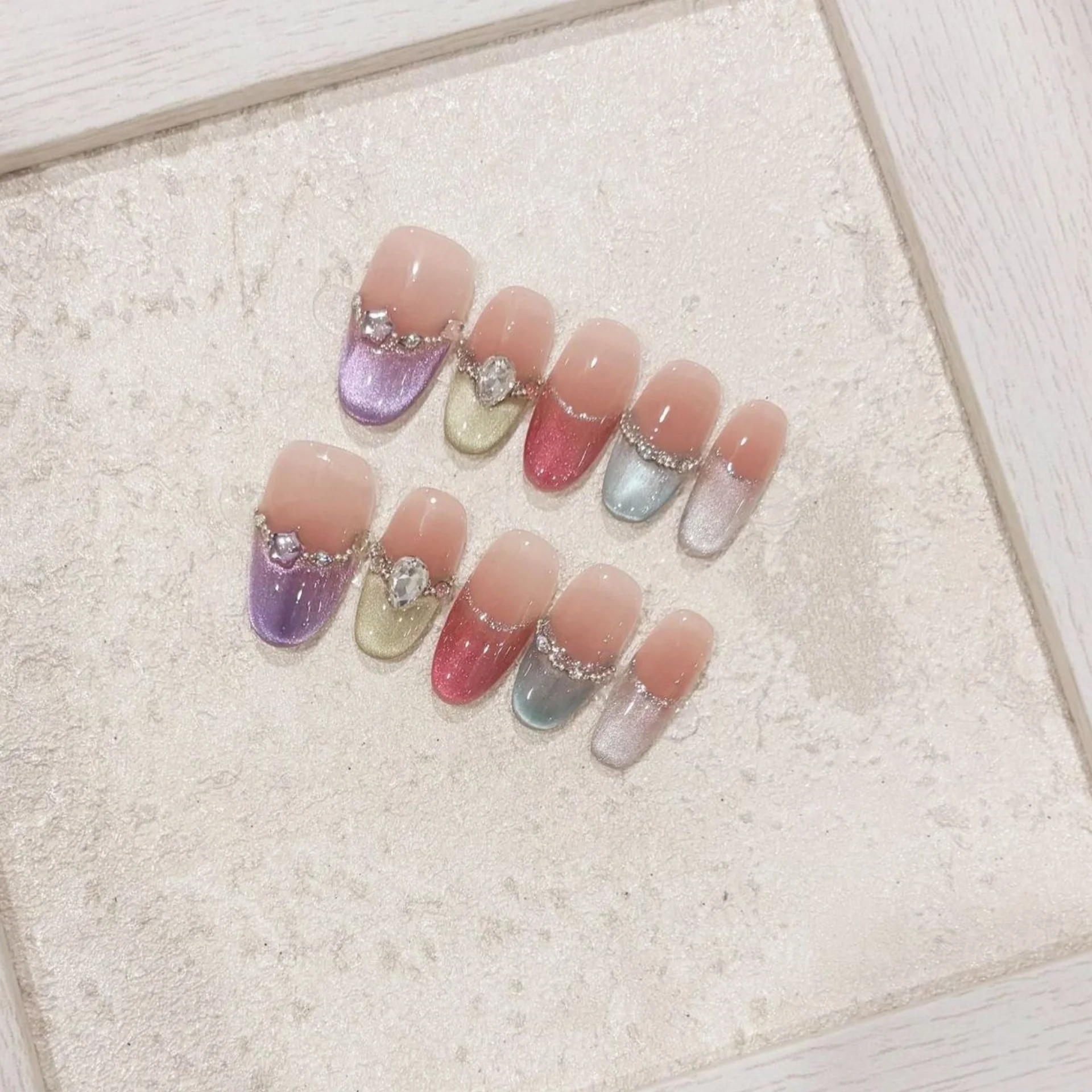 

10 шт., красочные накладные ногти с кошачьим глазом, съемные накладные ногти ручной работы со стразами, средней длины, с круглой головкой, накладные ногти