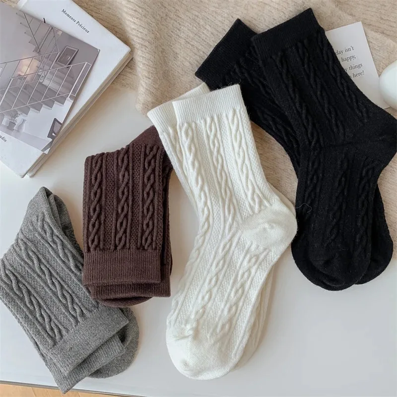 ถุงเท้าผู้หญิงแบบหนา สไตล์ญี่ปุ่น ใหม่ สำหรับฤดูหนาว ถุงเท้าเรียบง่าย อุ่นสบาย สำหรับสาวๆ ฤดูใบไม้ร่วง ถุงเท้าสีพื้นแบบเรโทร ถุงเท้าลำลอง ถุงเท้าขนสัตว์