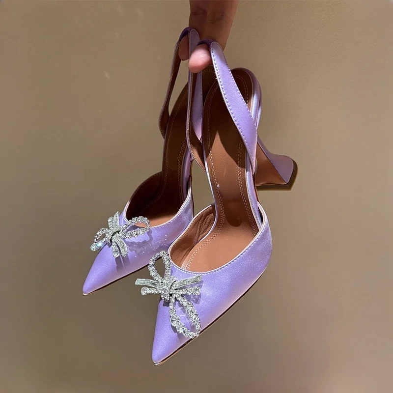

Новые атласные босоножки на высоком каблуке с острым носком, женские пикантные сандалии со стразами и бантом, летние модельные туфли, туфли для подружек невесты