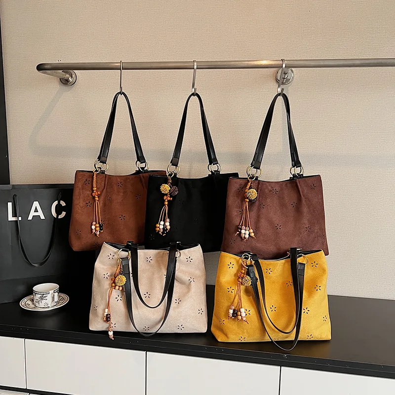 

2025 Spacious Tote Bag, Casual Shoulder Purse for Women, Autumn Winter Commuter Crossbody, Minimalist Day to Night Bag