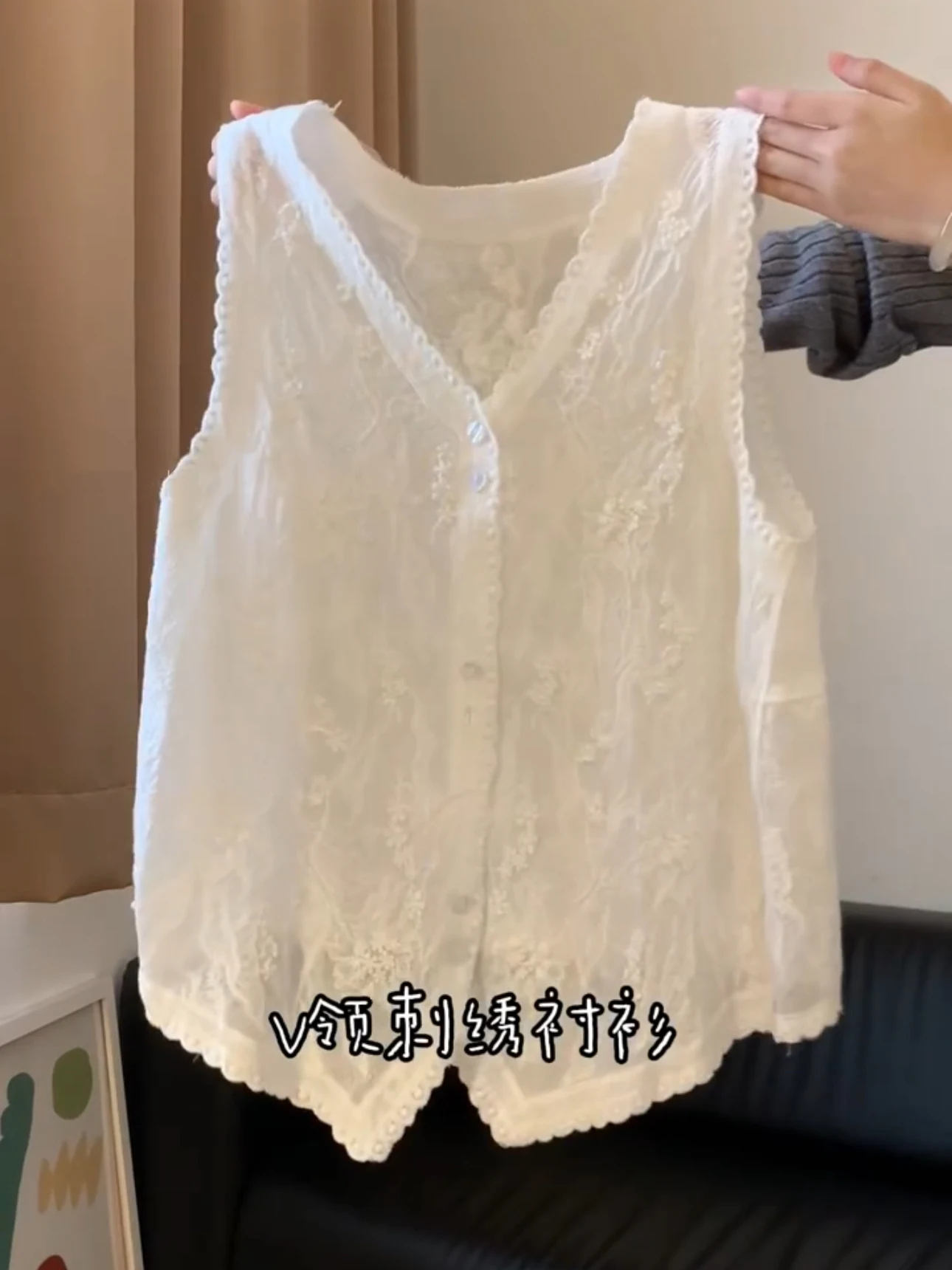 

Корейский вязаный жилет с вышивкой и V-образным вырезом, белый, весенний, модный, женский, для повседневной носки, из смесового хлопка и полиэстера