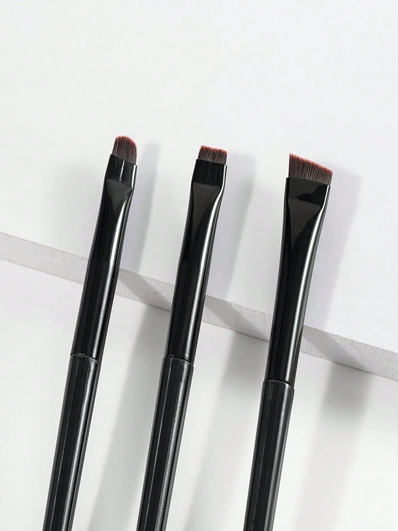 Angled Highlighter & Blush Brush - Natural Goat Hair Makeup Brush for Powder, Blending & Face Contouring