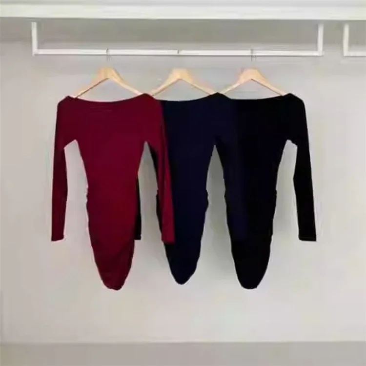 Koreanisches, schulterfreies, verstellbares, einseitiges Damenkleid mit tailliertem Schnitt, plissiertem Rock, figurbetont, schmal geschnitten, schick, figurbetont, Midi- und Minikleider – Detail 4