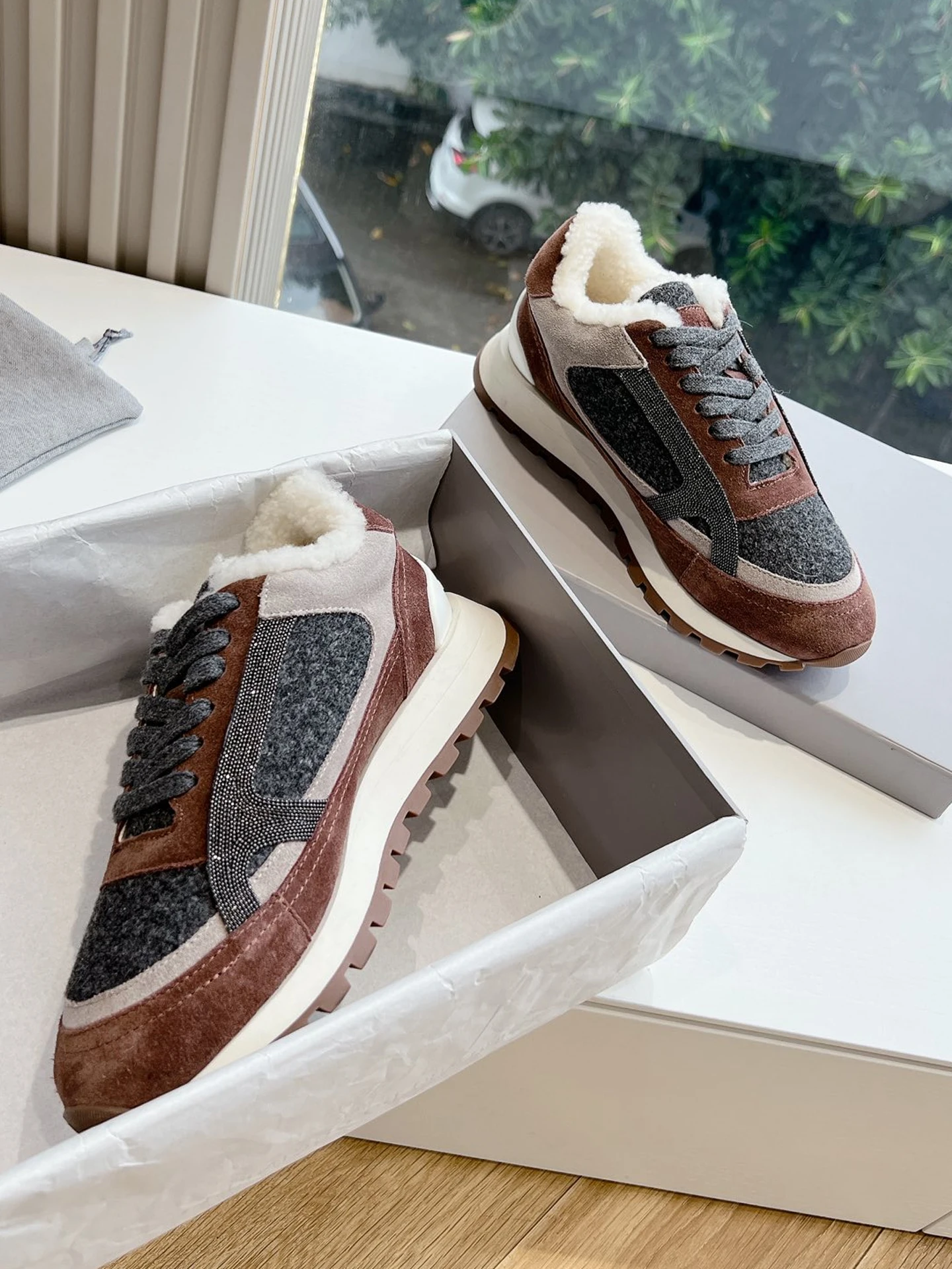 Suede Sports Sneakers for Women, Beaded Plus Velvet Shoes, Thick Cotton Shoes, High Quality, Winter