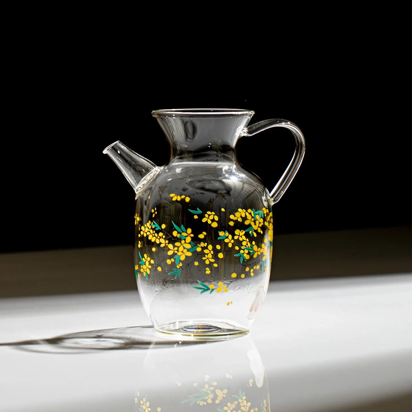

Rabbit Play Cinnamon Hand-held Pot Household High-value Green Tea Tea Brewer Glass Heat-resistant Teapot Wine Pot Tea Pitcher