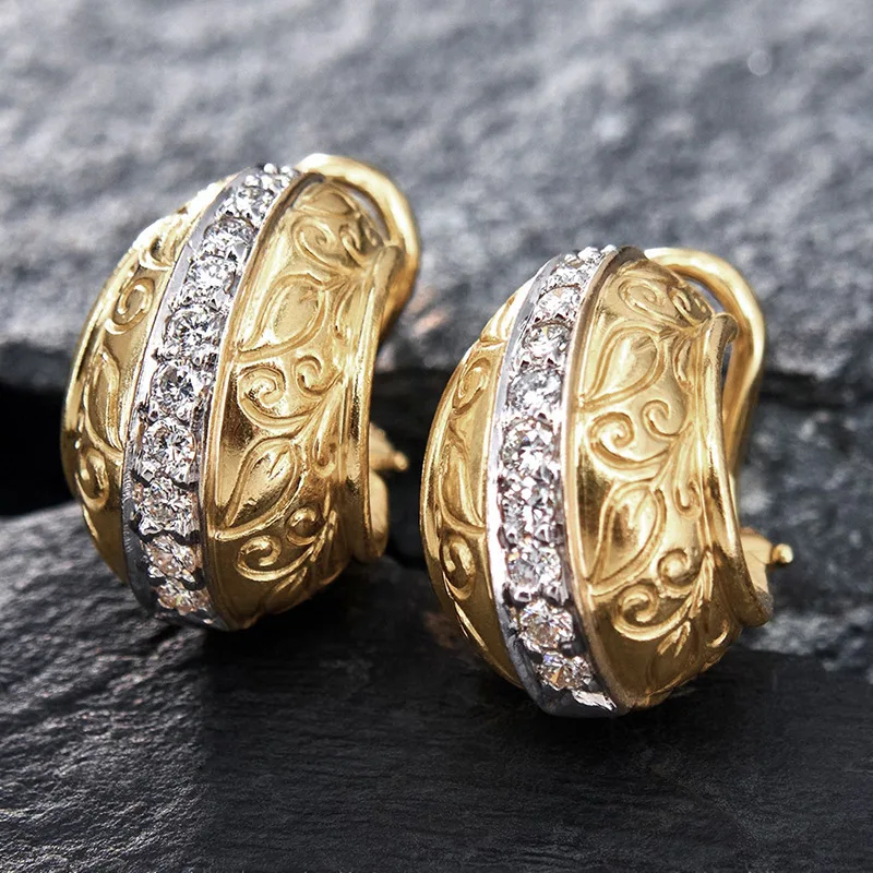 2026 New Vintage Carved Zirconia Contrasting Color Ear Buckle, Light Luxury and High-end, C-shaped Commuting Jewelry