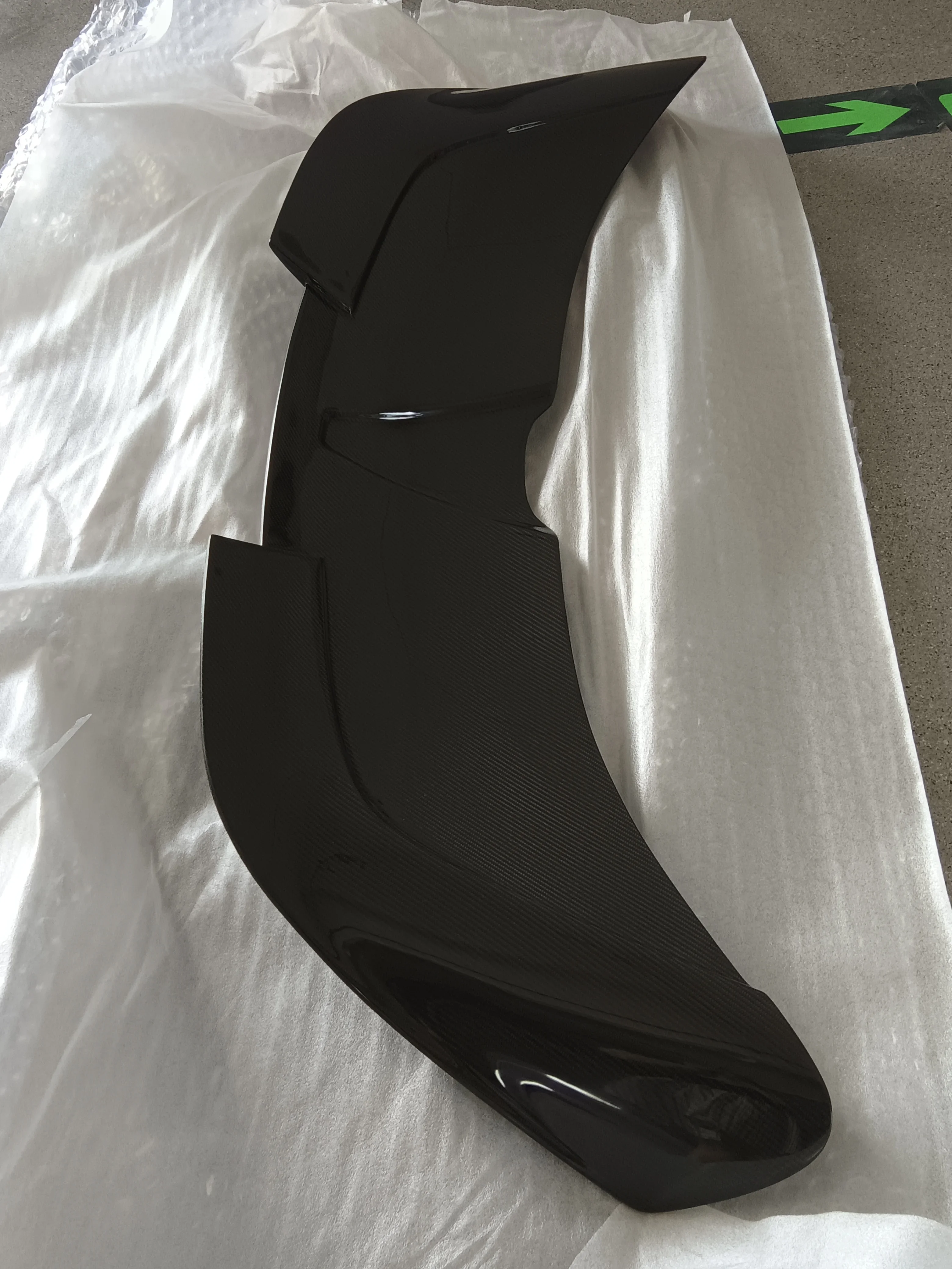 

Nick RY Style Dry Carbon Fiber Rear Wing Spoiler Front Lip Side Skirts Fenders Vents for Mclaren 720s