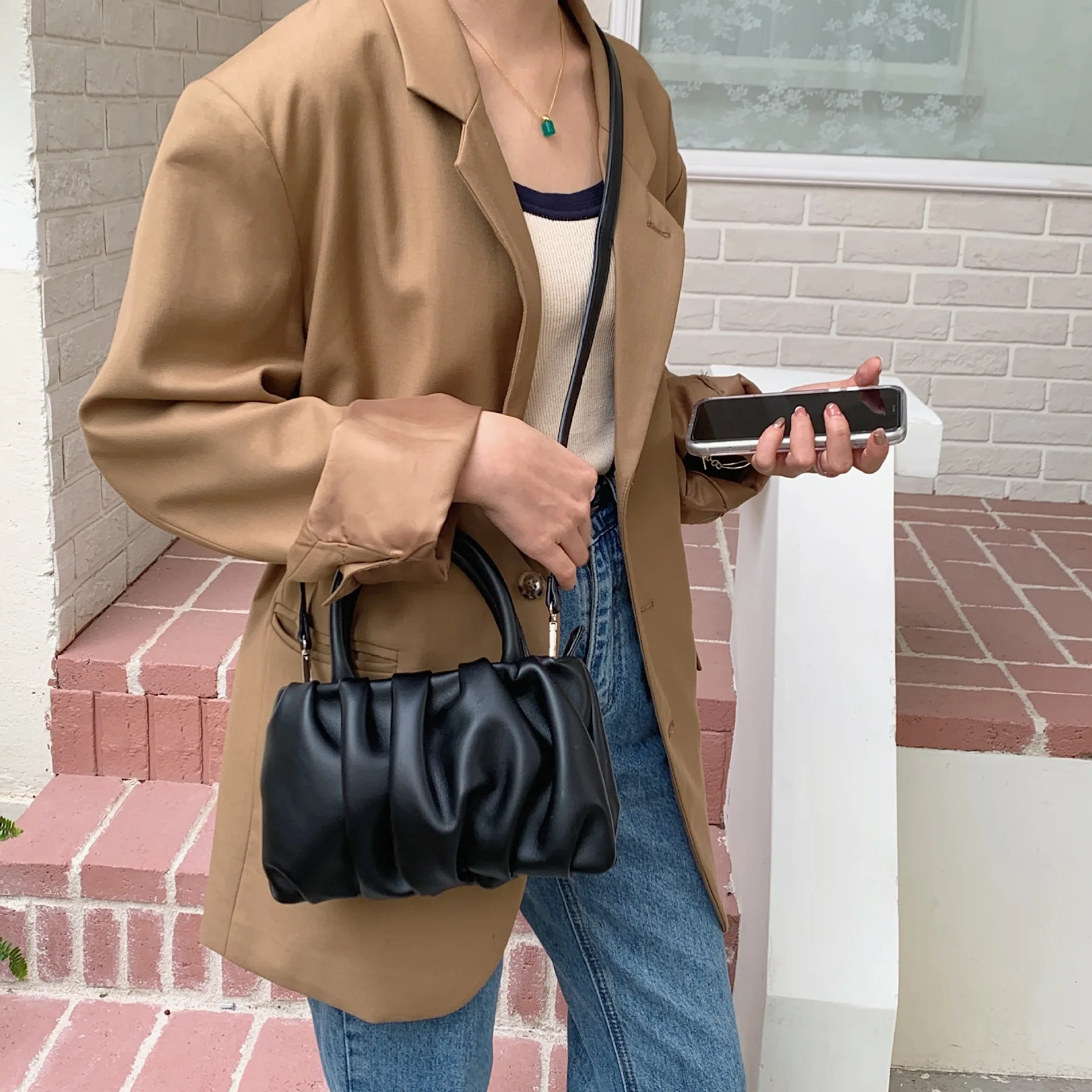 

Stylish Clutch Bag with Vintage Look and Trendy Solid Color for Casual Outings and Leisure Time