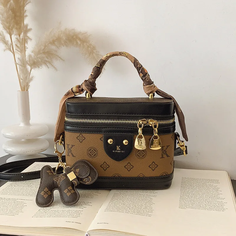 

2025 Spring Vintage Embossed Shoulder Bag, Hong Kong Style Crossbody Purse for Women, Fashionable Casual Handbag, Versatile