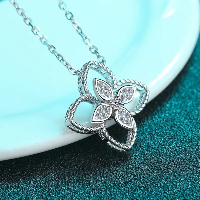 

Silver 0.2 Carat Excellent Cut Diamond Test Passed D Color High Clarity Flower Moissanite Pendant Necklace Silver 925 Jewelry