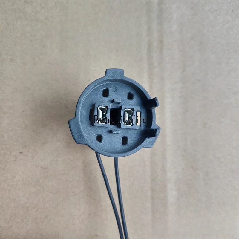 

*parts and accessoriesHeadlight low beam high beam H7 lamp holder plug