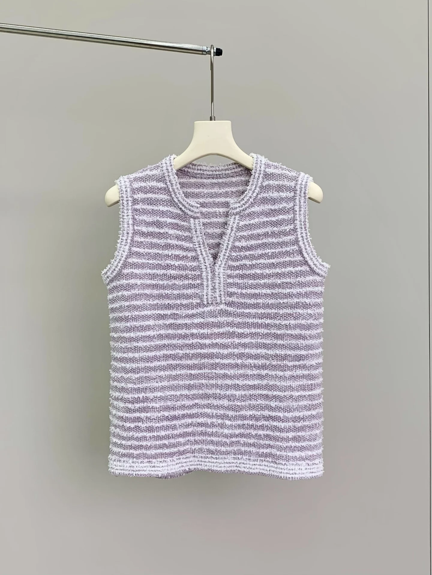 2026 early autumn striped knitted vest