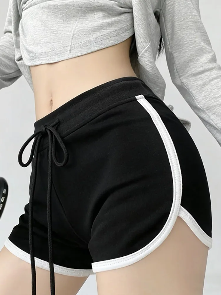 

Спортивные шорты в американском стиле для девушек, цветные, с разрезами, на шнурке, с эластичным поясом, А-силуэт, ультракороткие, летние, корейская версия