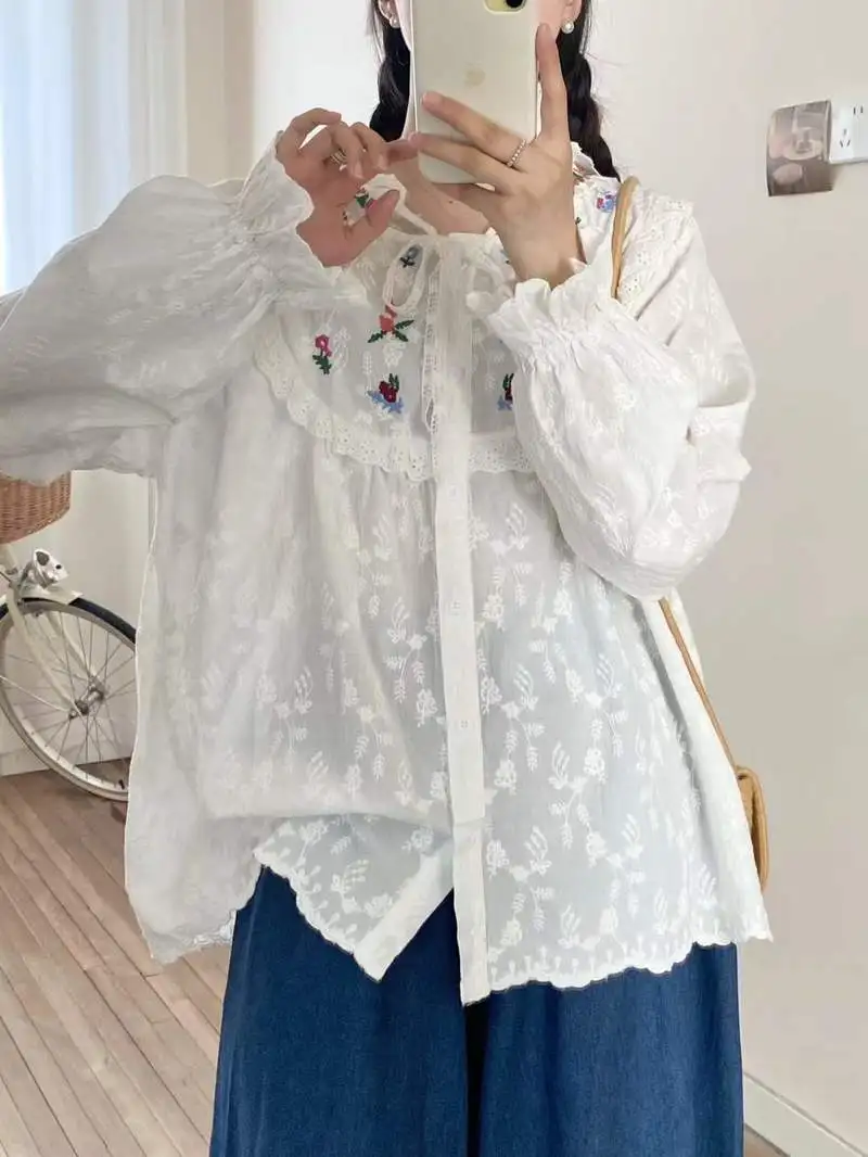 เสื้อเชิ้ตแขนยาวมีฮู้ดผ้าฝ้ายสำหรับฤดูใบไม้ร่วงปี 2025 ใหม่ล่าสุด  สำหรับผู้หญิง  ตกแต่งด้วยลายปักและระบาย  สไตล์โมริเกิร์ล  แบบฝรั่งเศส  หวาน  ชิค  ทรงหลวม  รุ่น T59355CC