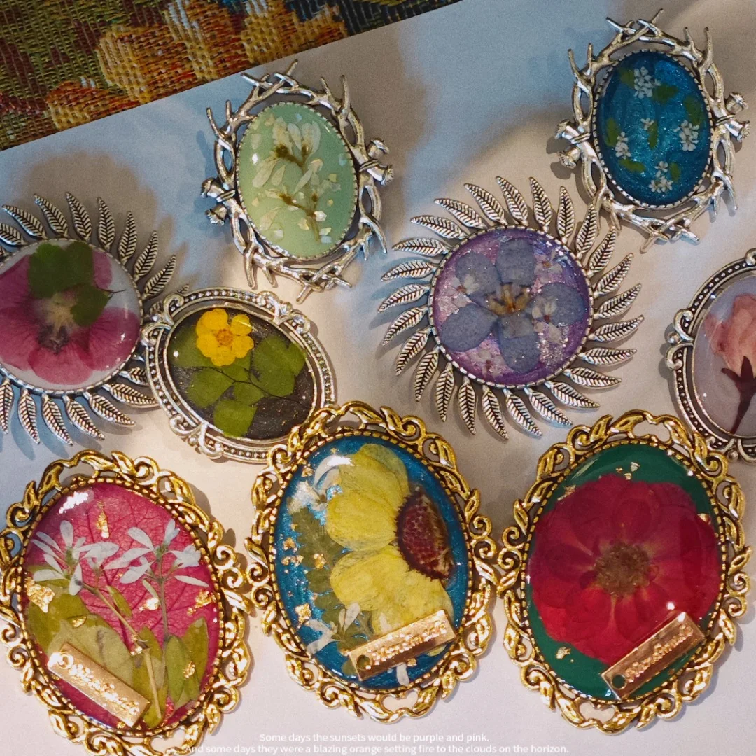 

3328 Wholesale Handmade Vintage Plant Art Resin Dried Flower Brooch Creative Clothing Accessory Pin Christmas Birthday Gift