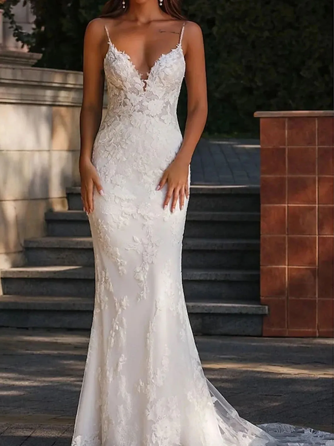 Elegant Lace Mermaid Wedding Dress V Neck Sleeveless Appliques Embroidery Bridal Gown Beach Wedding 2025 Free Customized
