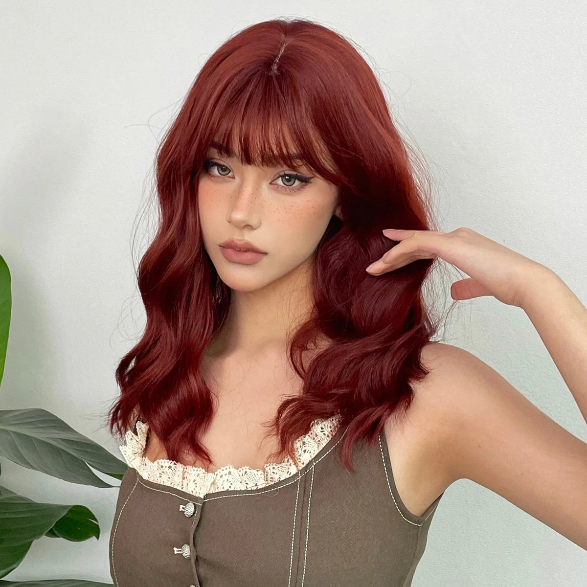 Red Brown Medium Curly Wavy Synthetic Wigs with Bangs Cosplay Natural Short Hair Wig for White Women Afro Party Heat Resistant
