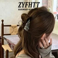 Lot de 2 pinces à cheveux ZYFHTT effet sable mouvant irisé pour femmes, pinces requin triangulaires rétro, pinces à cheveux tendance pour filles 3