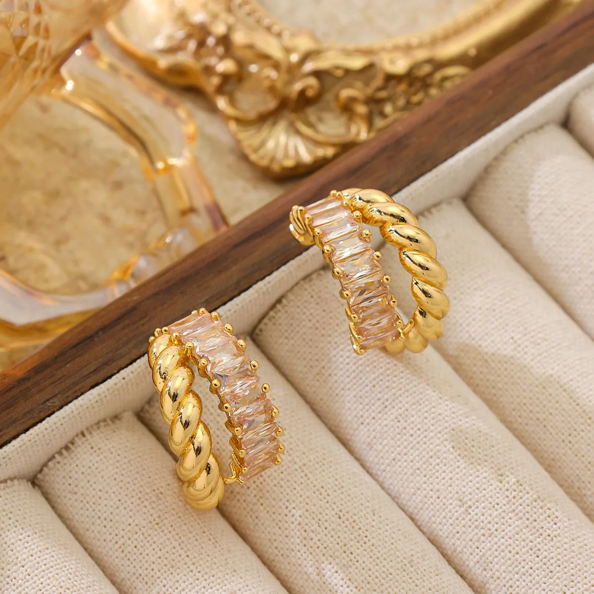 

personalized C-shaped twist stud earrings elegant double-row zircon trendy temperament earrings for women