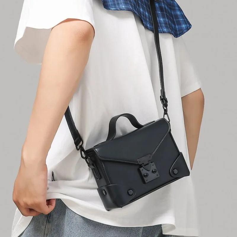 

Women's Essential Crossbody Bag Basic Yet Important Design Perfect For Daily Routine And Various Tasks
