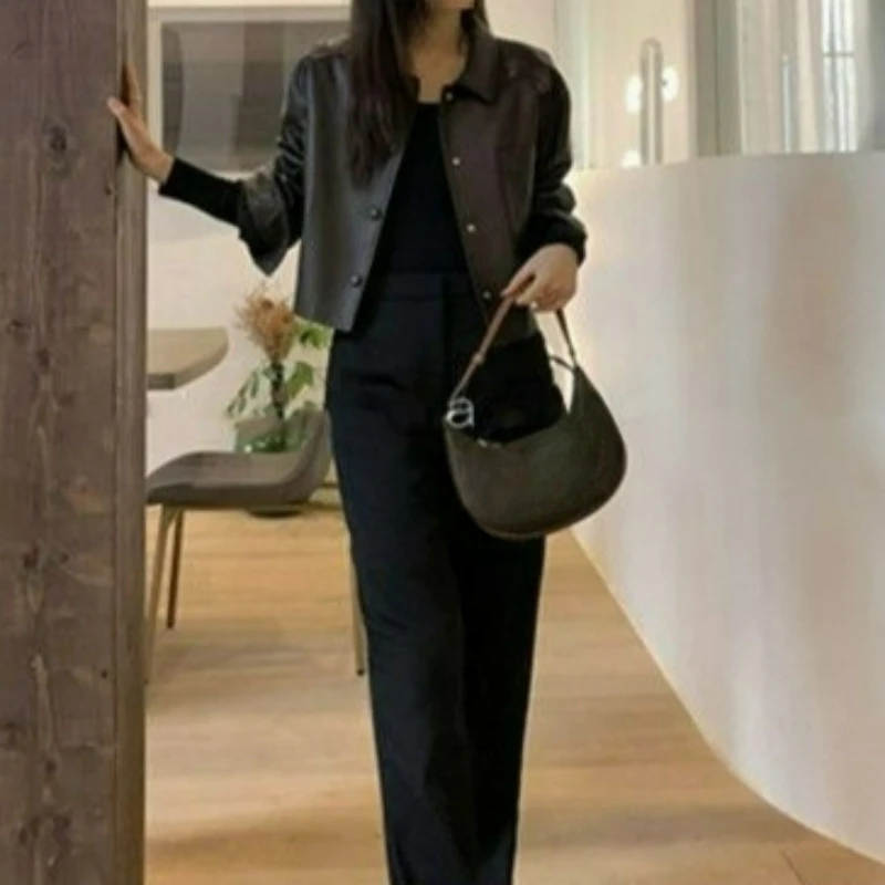 香港風トレンドの小さめレザーショートジャケット、2026年秋冬人気、スタイリッシュなバイク用万能コート、レディース向け