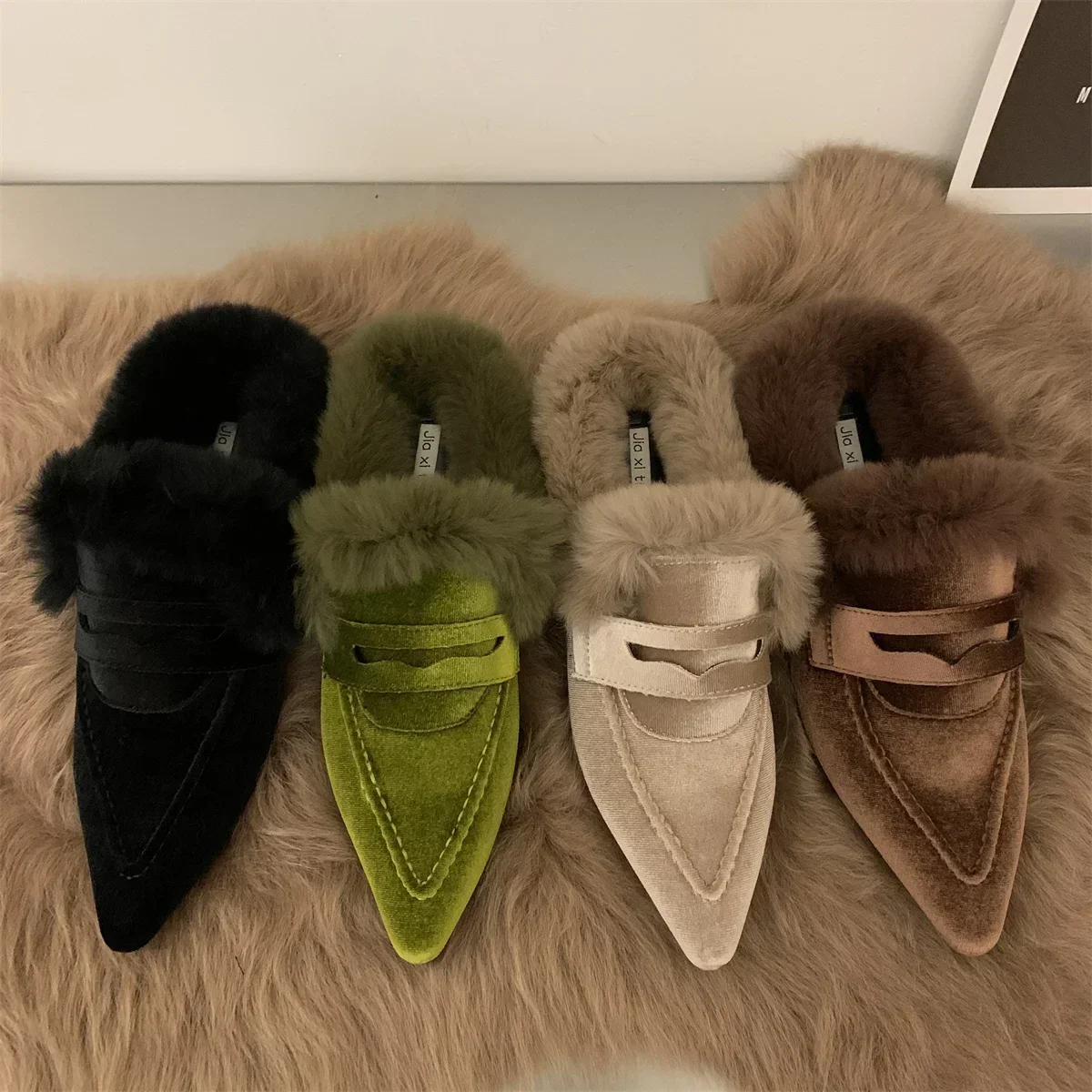 Women\'s Slippers Plush Flat Bottomed Mule Fashion Pointed Slippers Indoor and Outdoor Sexy Cotton Thermal Slippers Winter 2024