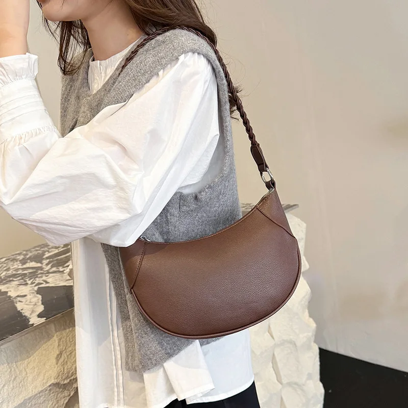 

New Lychee Pattern Dumpling Bag Women's Niche High-end Messenger Bag Simple Underarm Bag Casual Large Capacity