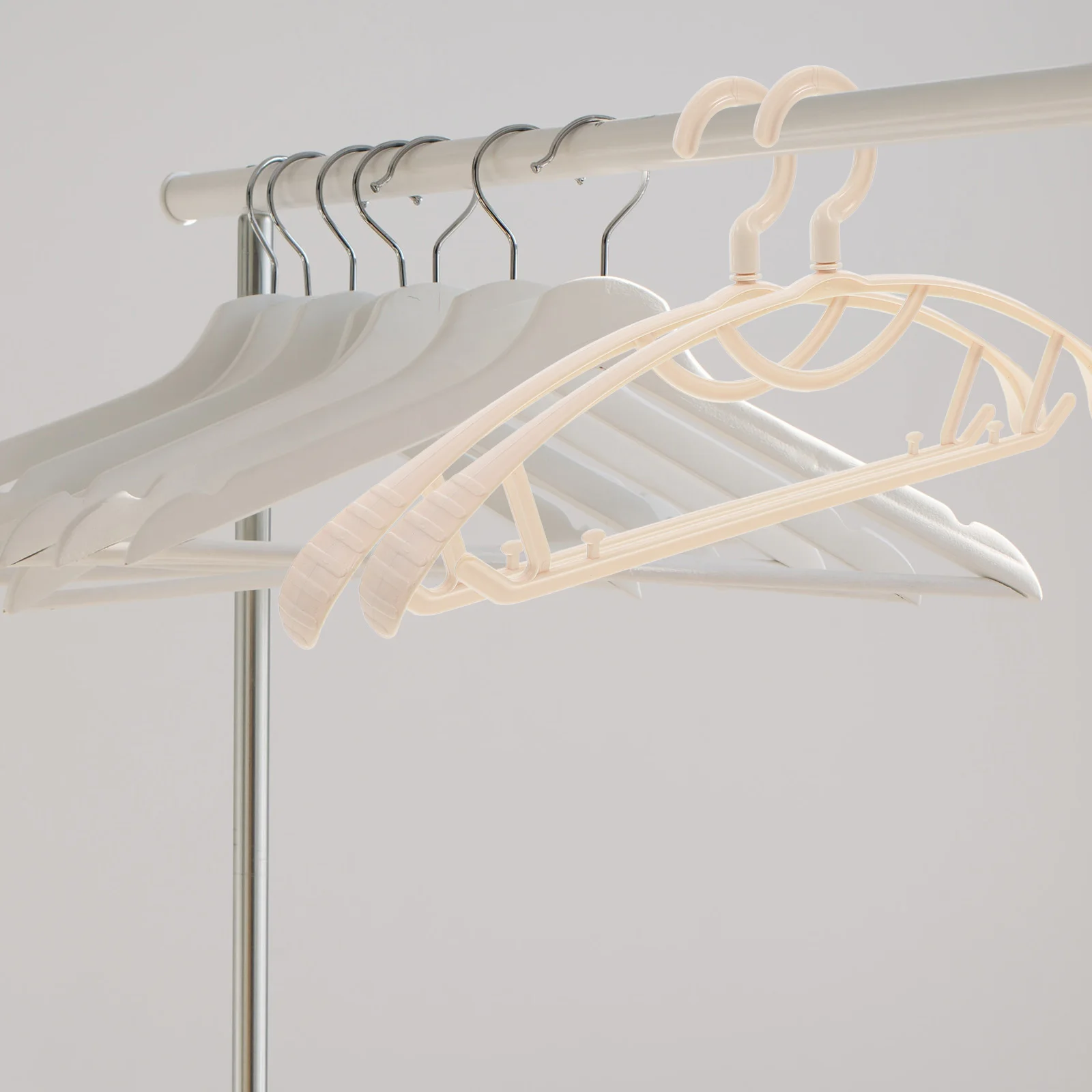 

5pcs Non-slip Clothes Heavy Duty Coat Hangers Closet Organizer Space-saving Anti-slip Hangers for Suits Coats Dresses Home