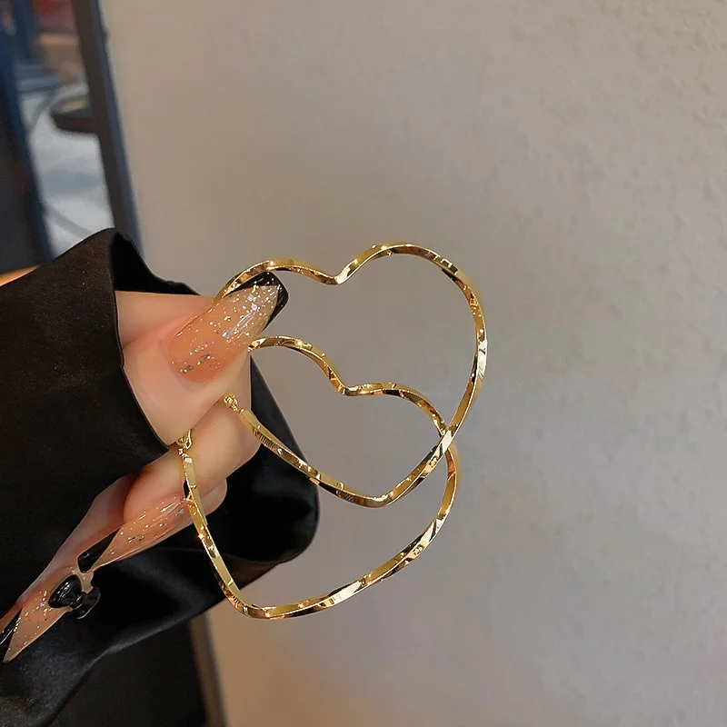 New Gold Color Heart Hoop Earrings for Women Exaggerated Metal Earrings 40mm Hoop Earrings Punk Hiphop Style Female Earrings