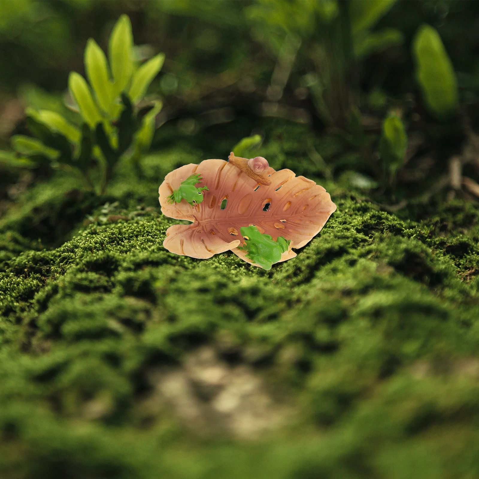 

Delicate Resin Frog Ornament Small Garden Statue Outdoor Yard Decor Realistic Frog Sculpture Decoration Garden Statue