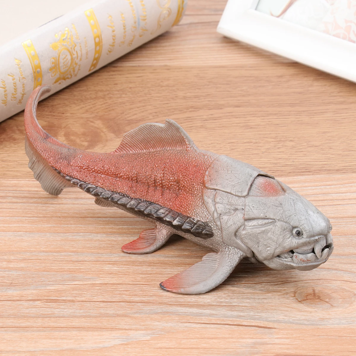 

1PC Simulated Marine Animal Model Decor Lifelike Dunkleosteus Model Plastic Solid Marine Animal Model Decor Mini Marine Animal M