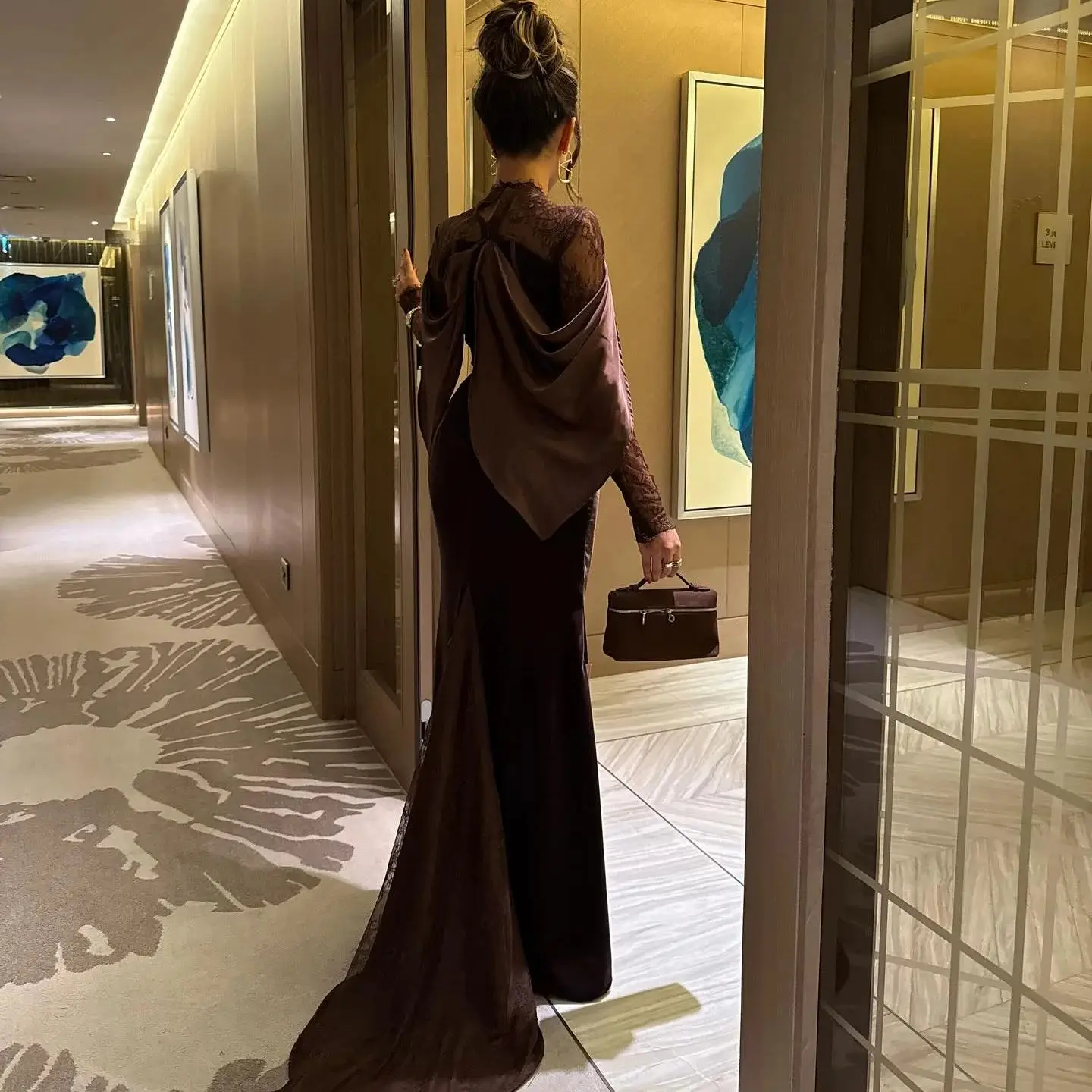 ชุดราตรีทรงเมอร์เมดแบบวินเทจจากซาอุดีอาระเบีย ความยาวกรอมพื้น แขนยาว สำหรับงานเลี้ยงหรืองานพิธีการ สามารถสั่งตัดได้ ปี 2025