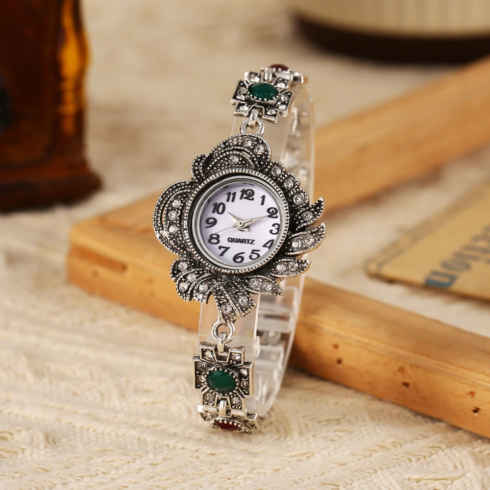 سوار ساعة نسائية جديدة، ساعة نسائية لون الماس حزام فولاذي مدمج على الموضة