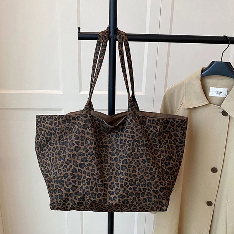 Women Leopard Print Tote Bag Y2K Vintage Nylon Large Capacity Shoulder Bag Reusable Shopping Work School Fashion Casual Handbag
