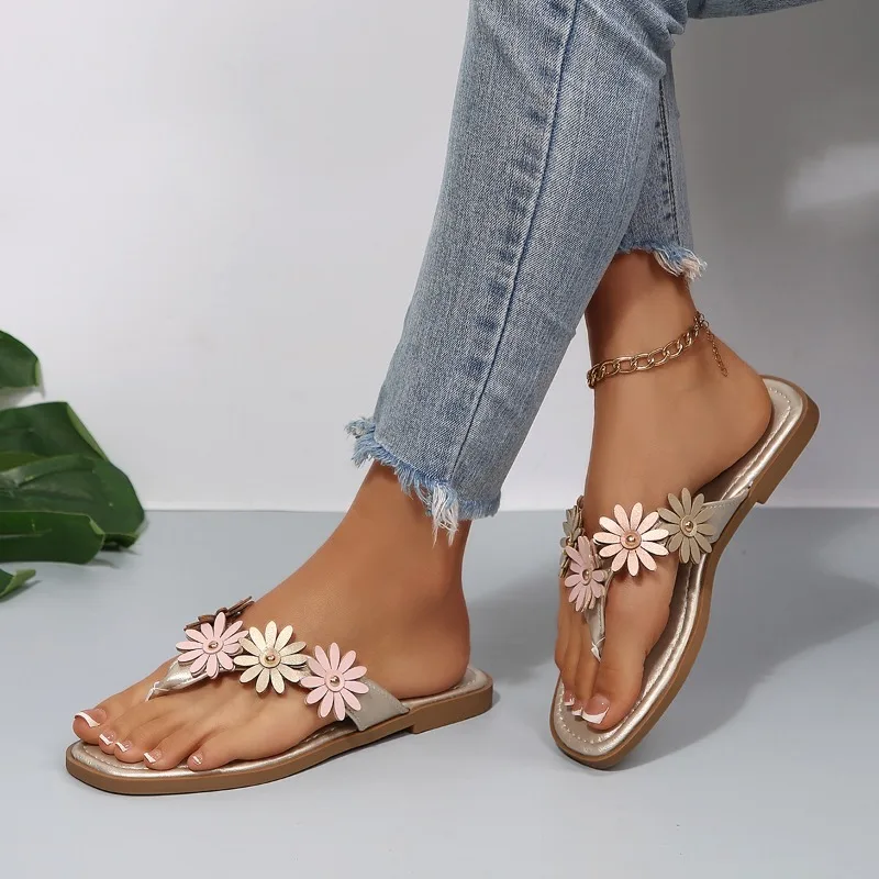 Fashion Floral Decor Women Flat Slippers 2026 Summer New Square Toe Comfort Outdoor Female Shoes Trendy Clip Toe Casual Sandals