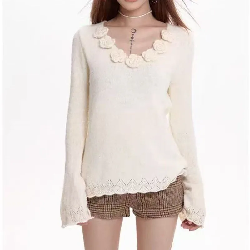 Maglione lavorato a maglia sottile solido con maniche lunghe svasate vintage con applicazioni di fiori di rosa Top da donna autunno primavera dolce maglieria solida