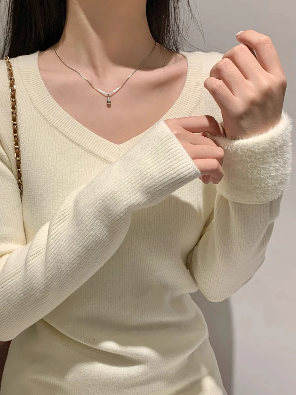 

Теплый бархатный толстый вязаный свитер, базовый слой, женский 2022, осень-зима, новые облегающие женские топы с v-образным вырезом и длинными рукавами