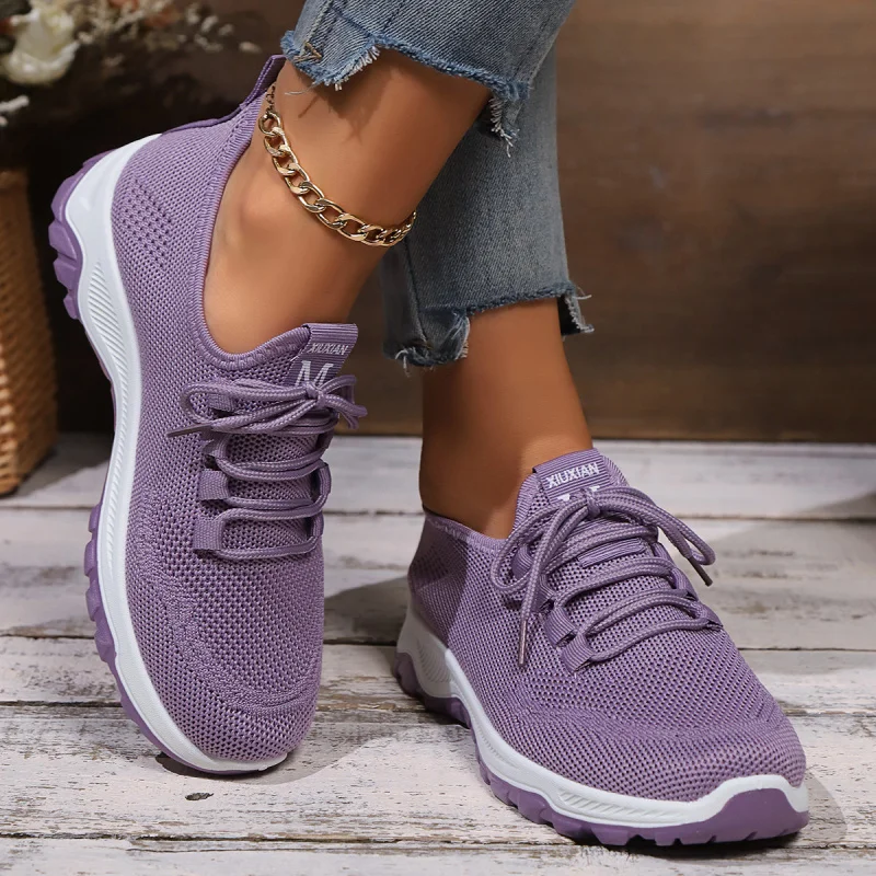 أحذية رياضية كاجوال مسطحة كاجوال للربيع والخريف مقاس كبير برباط شبكي خفيفة الوزن ومريحة للنساء