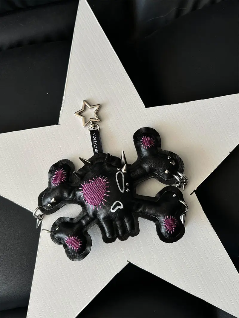 

Брелок-монстр KUROUTAYA ручной работы, с шипами, вышитый, из черной искусственной кожи, в готическом стиле, альтернативный, для сумки, рюкзака, ключница