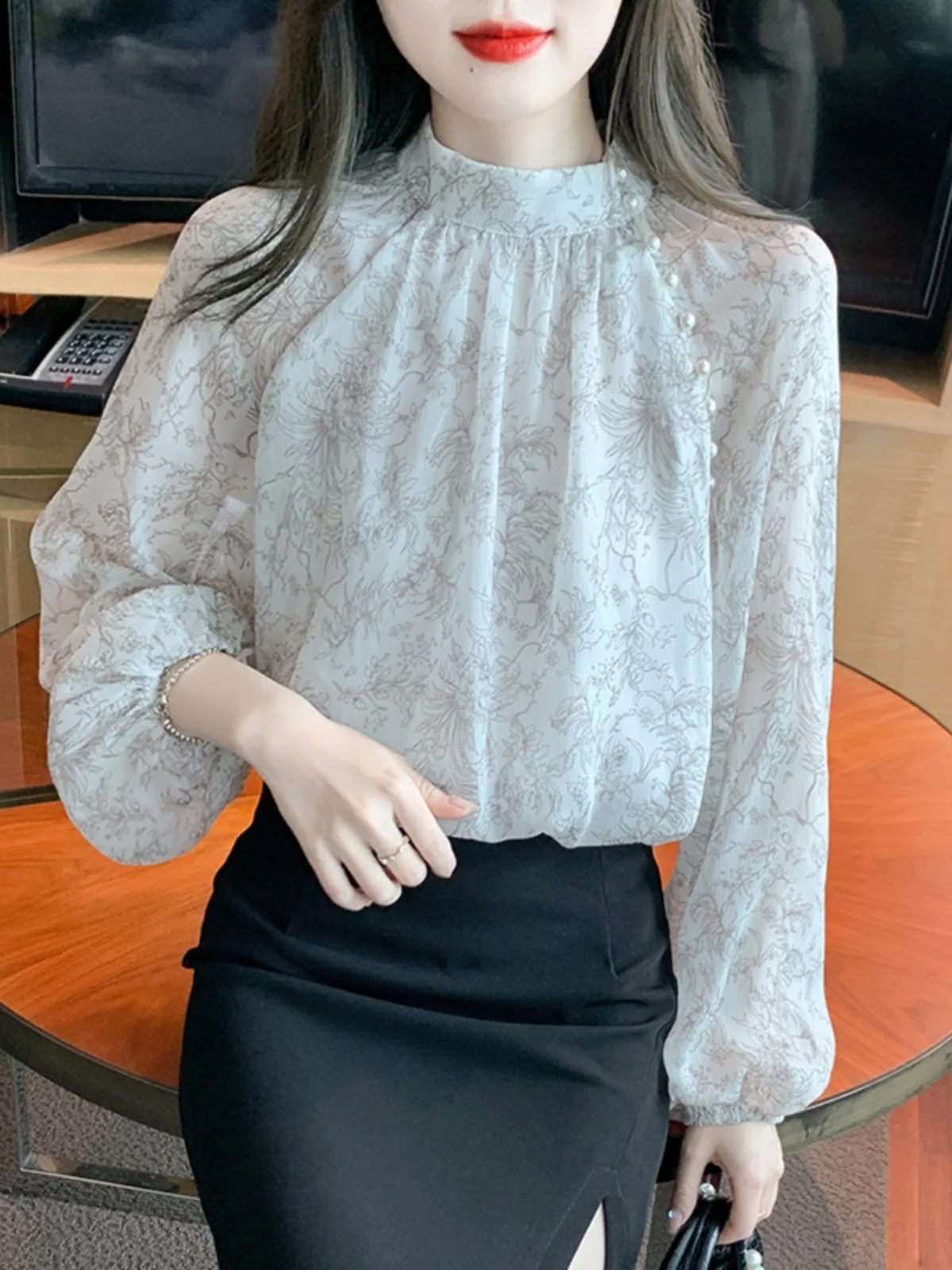 

Женская шифоновая блузка свободного кроя с цветочным декором, длинными рукавами, воротником-стойкой и бисером, в корейском стиле, для повседневной носки, мода Весна 2026