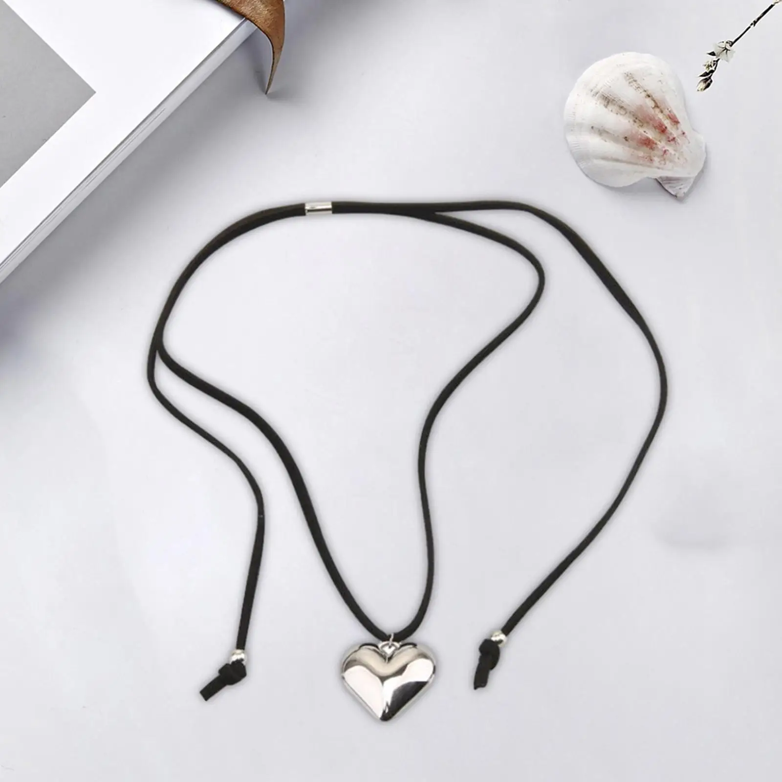

Ожерелье-чокер с массивным сердцем для женщин, ожерелье с подвеской в виде сердца из большого сплава, регулируемая готическая черная веревка, модные ювелирные изделия, подарки