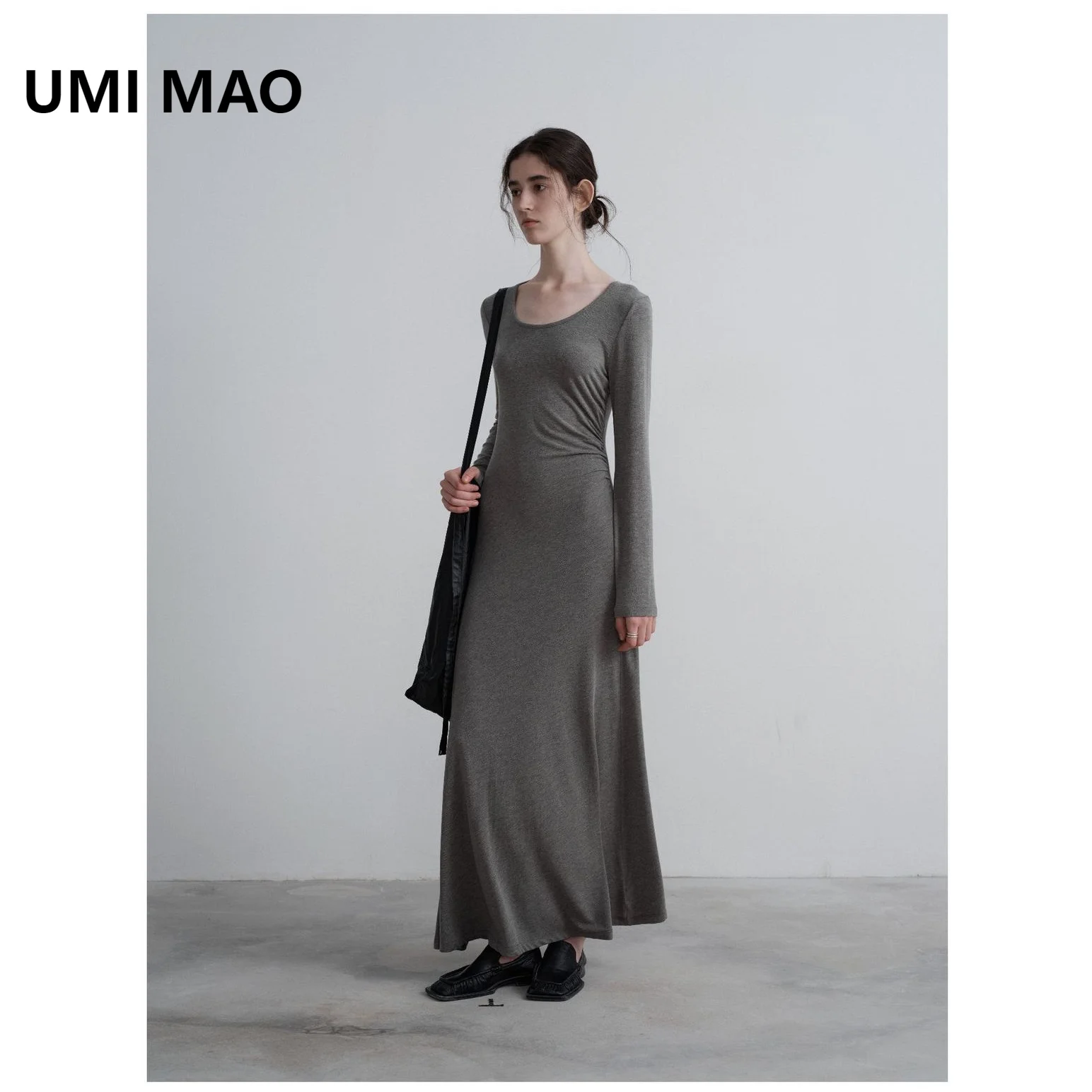 

UMI MAO French U-neck Slim Fit Long Dresses Autumn Harajuku Style High-end Feeling Pleated Slimming Knitted Dress Femme