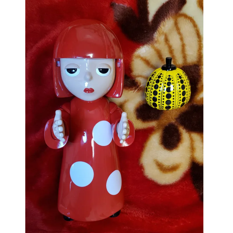 30cm figurka projektanta Yayoi Kusama abstrakcyjna rzeźba artystka dyni w kropki z falą